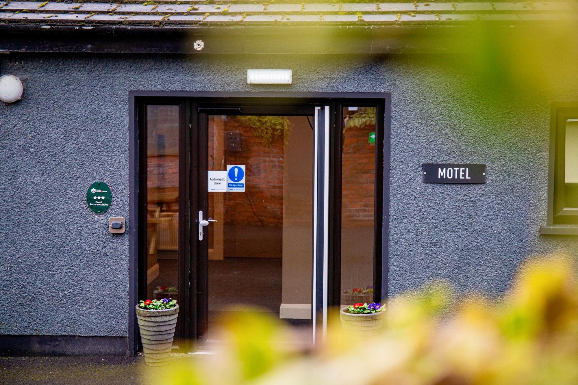 The Enniskillen Hotel And Motel Exterior photo